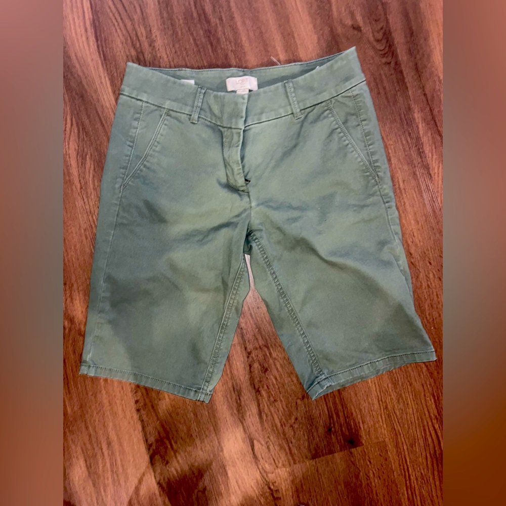 Green LOFT size 4 kabobs the knee shorts